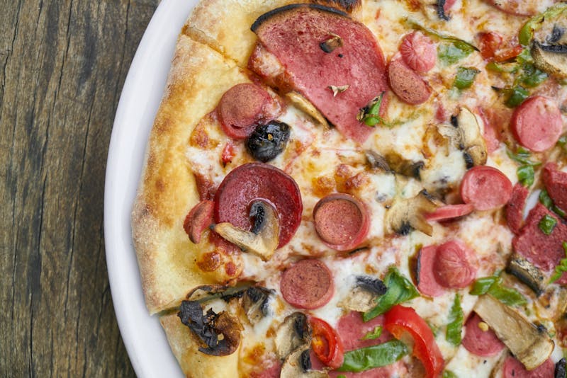 Pepperoni deep dish pizza giordanos style